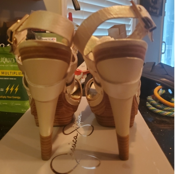 JESSICA SIMPSON Irridescent Cream Leather Platform - Picture 6 of 9